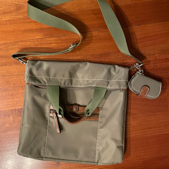 Carry bag. Great for students carrying books! - Picture 2 of 5